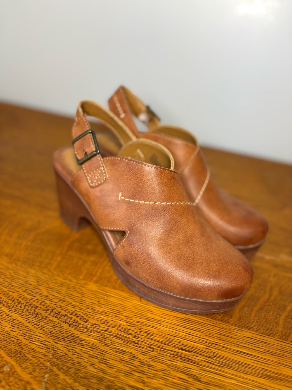 boc Women's Tan Leather Slingback Clogs